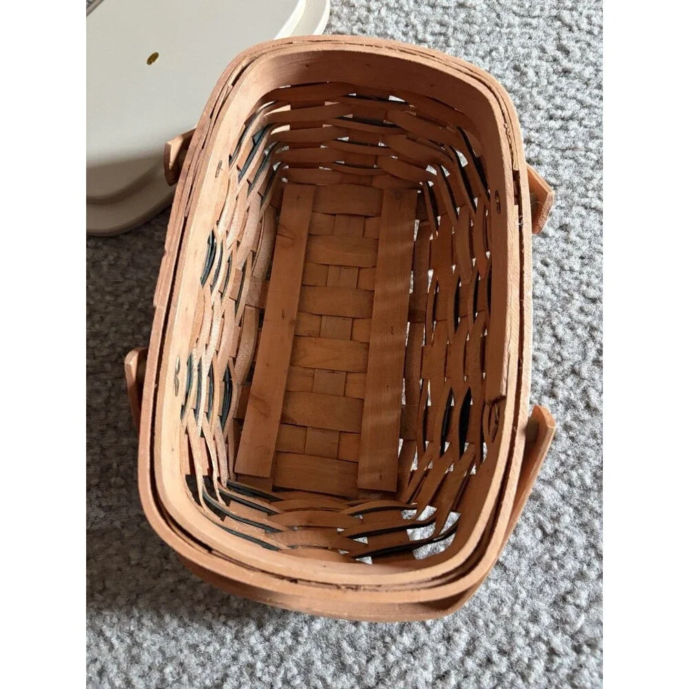 Vintage Country Apple Design Lidded Basket